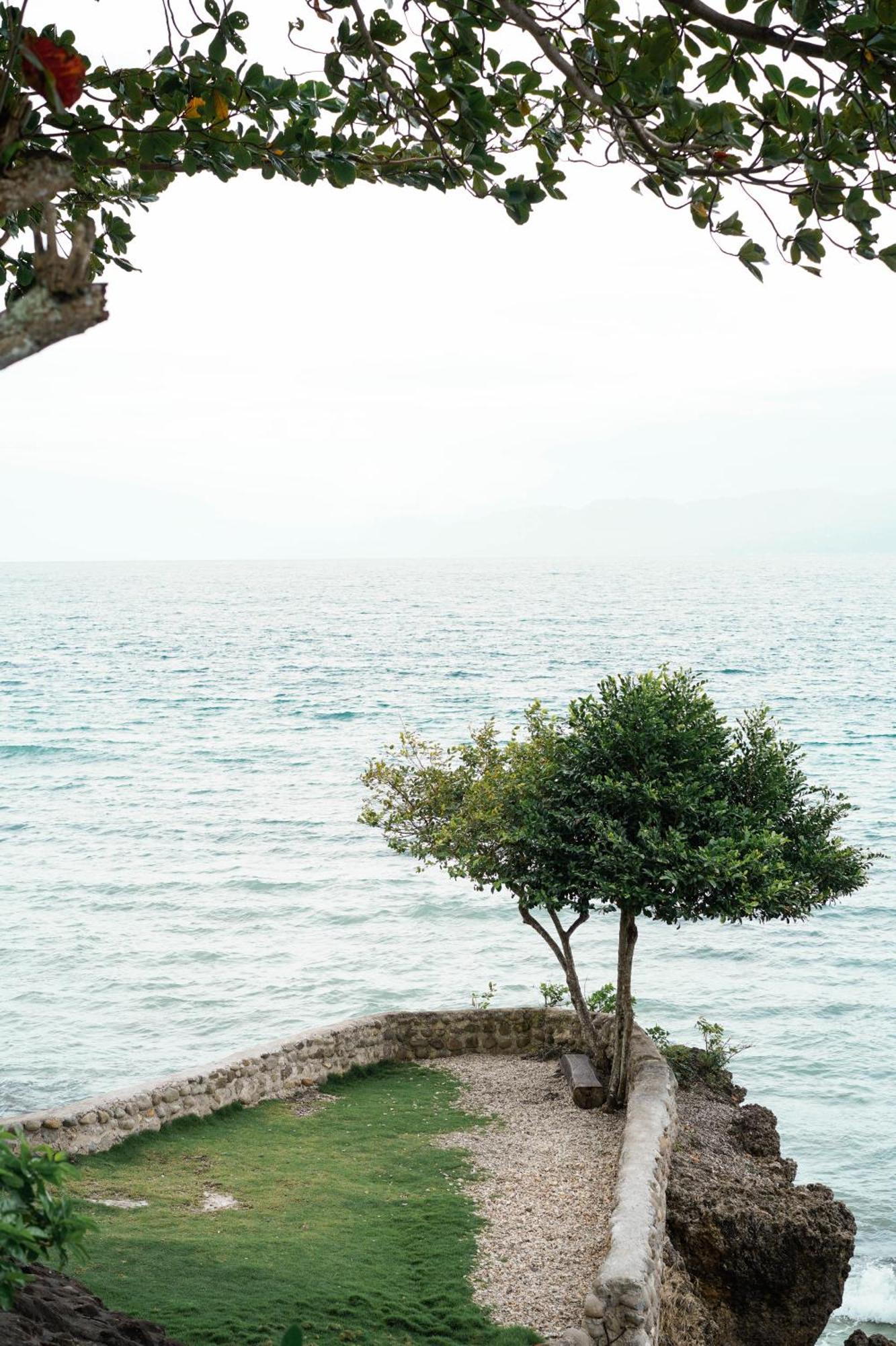 Wuthering Heights Bed & Breakfast By The Sea Dumaguete City Exterior foto